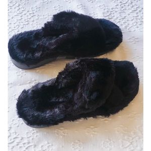 Vionic Indulge Relax Plush slippers